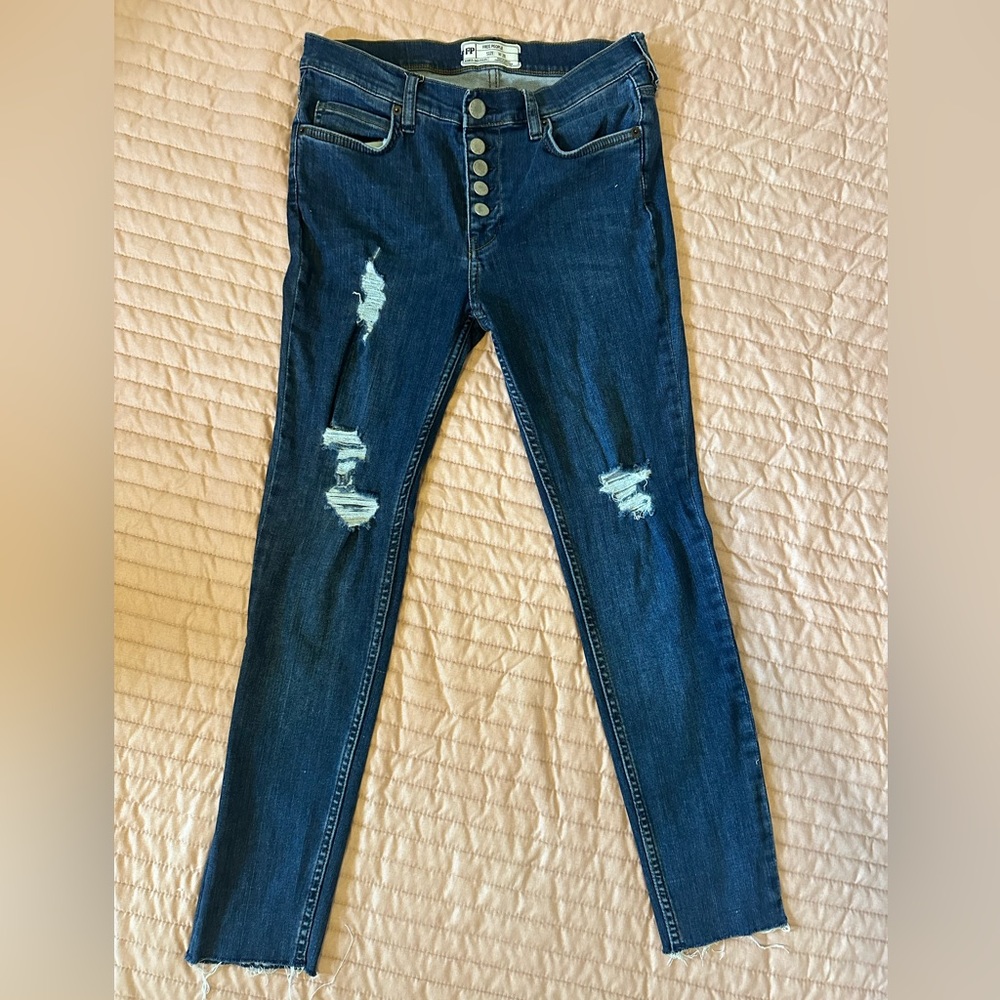 Free People distressed skinny jean | Size 28